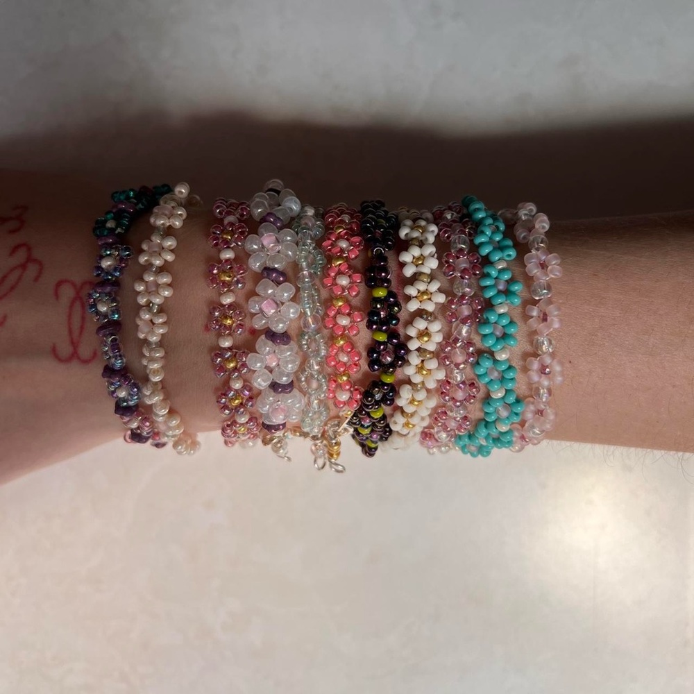 Colorful Flower Beaded Bracelet - Picture 4 of 8
